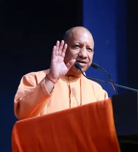 सीएम योगी ने अंतिम पायदान पर खड़े समाज का बदला भविष्य, रिकॉर्ड पौने चार लाख पक्के मकान आवंटित