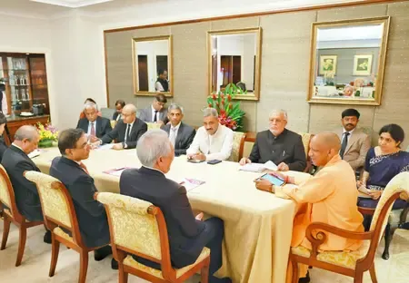 सीएम योगी ने सिंगापुर में टेमासेक के चेयरमैन टीओ ची हीन के साथ बैठक की 