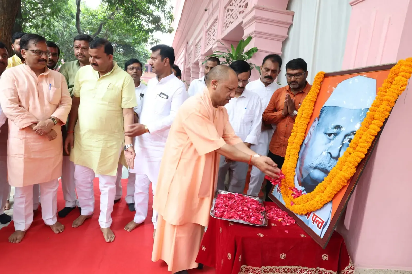 क्या सीएम योगी ने यूपी के पहले मुख्यमंत्री पंडित गोविंद वल्लभ पंत को 138वीं जयंती पर श्रद्धांजलि दी?