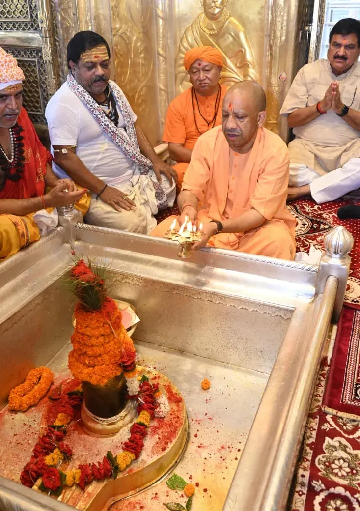 CM Yogi Offers Prayers at Kashi Vishwanath on Shravan Onset