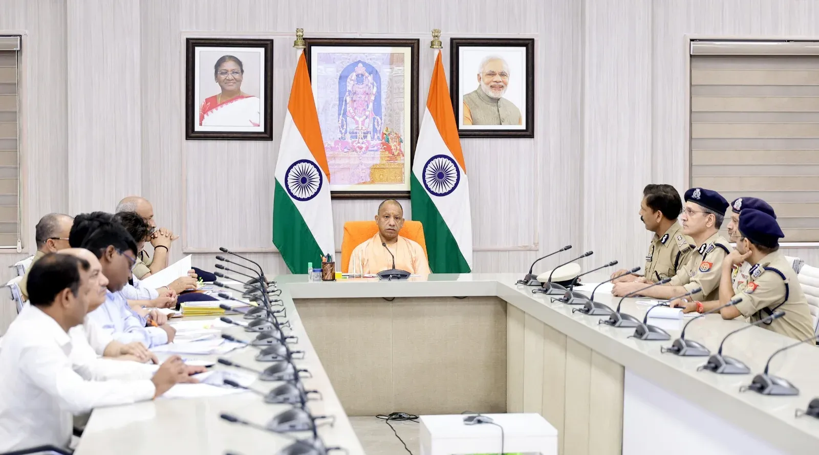 CM Yogi Orders Police Radio, CCTV Dashboard Upgrade in UP