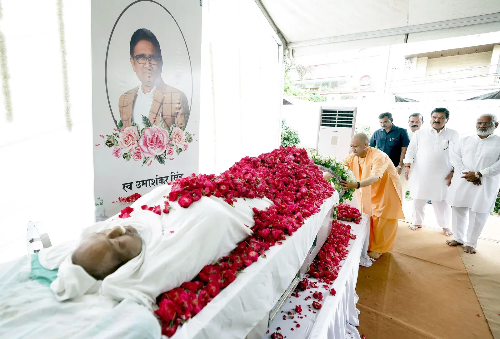 CM Yogi pays floral tribute to MLA Umashankar Singh in Lucknow