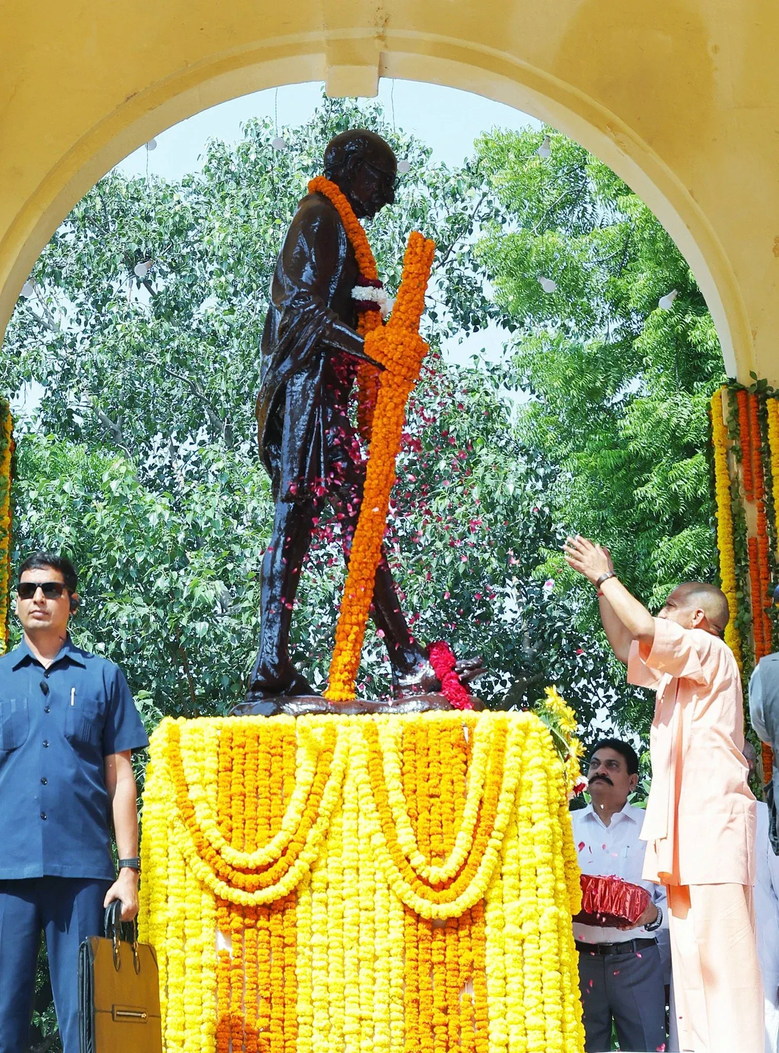CM Yogi pays tribute to Gandhi on his 157th birth anniversary