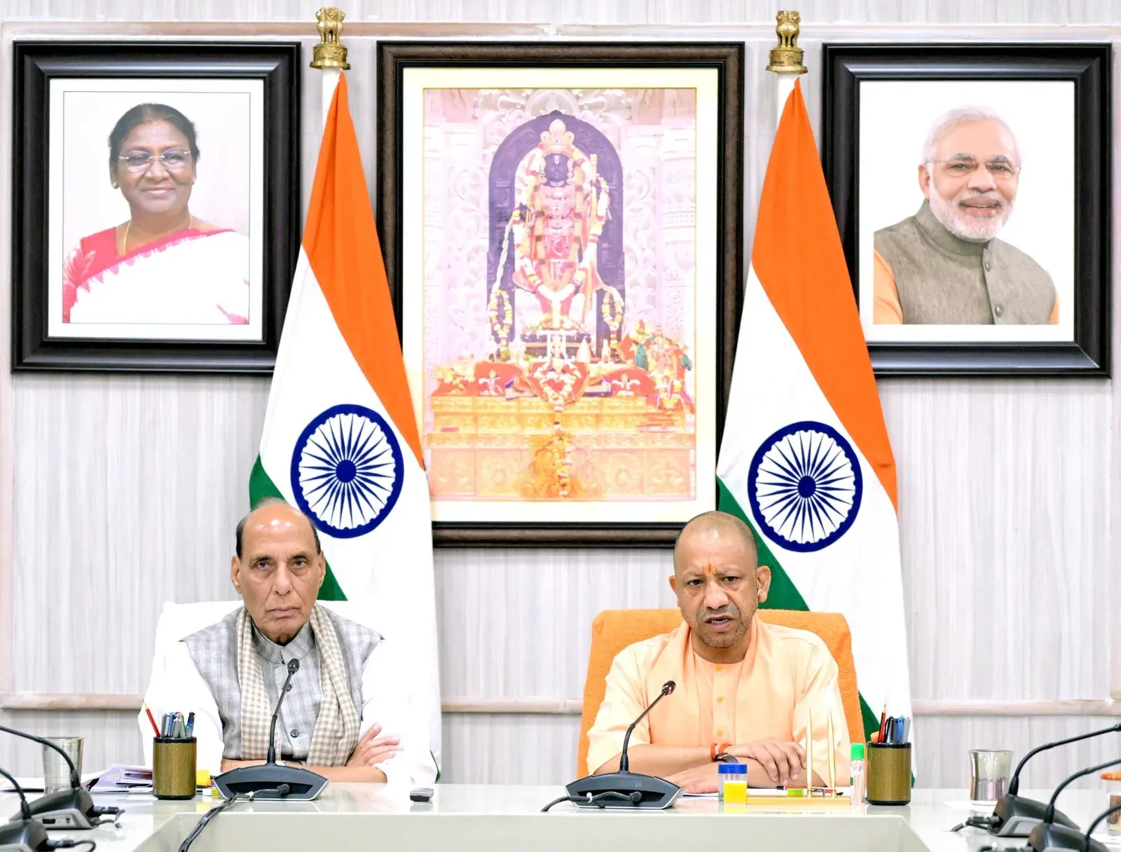 CM Yogi, Rajnath Singh Review Gomti Flood Plan in Lucknow