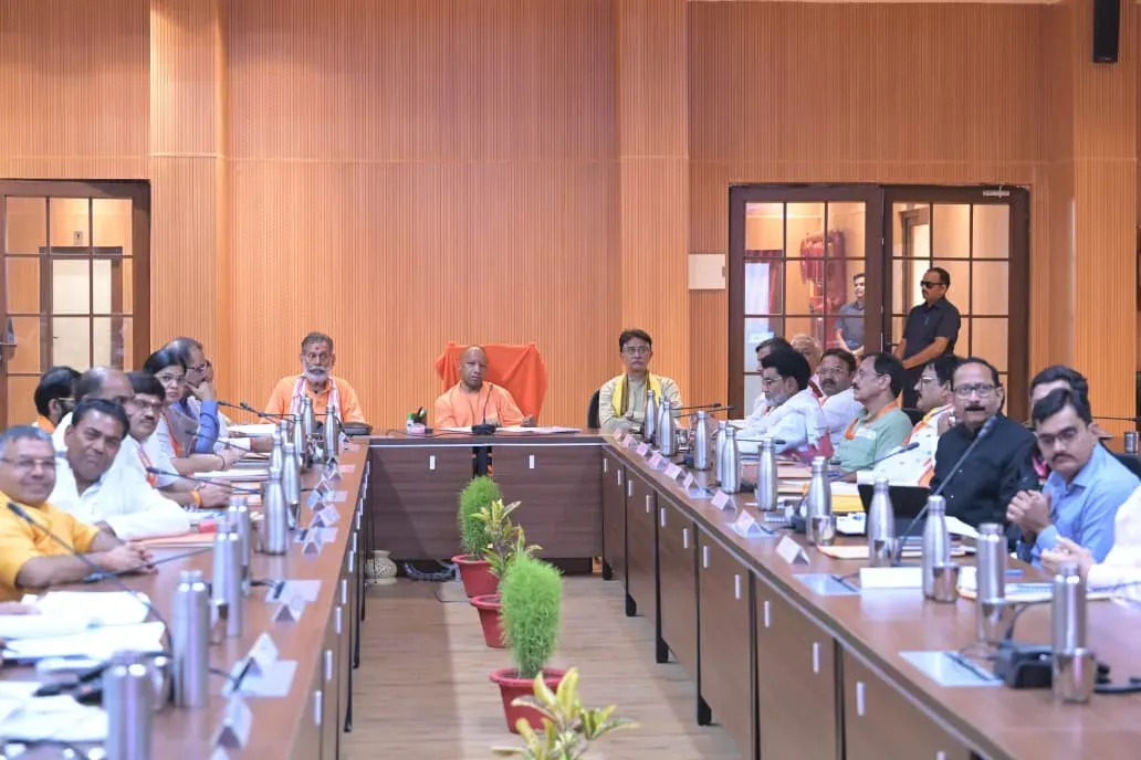CM Yogi Reviews PWD Projects in Jhansi Division