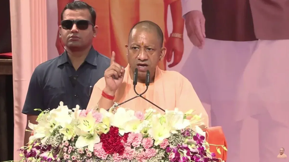 CM Yogi Sets Lucknow Municipal Corporation No.1 Swachh Target