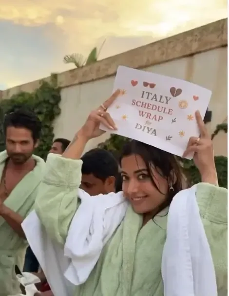 'कॉकटेल-2' में रश्मिका मंदाना की मस्ती, शाहिद और कृति संग सिसिली में धमाल