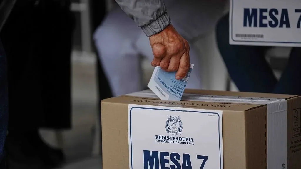 Colombia presidential runoff 2025: De la Espriella leads by 250,000 votes amid dispute