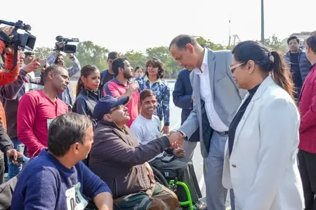 How is Delhi Minister Ravinder Indraj Singh Supporting Para Athletes?