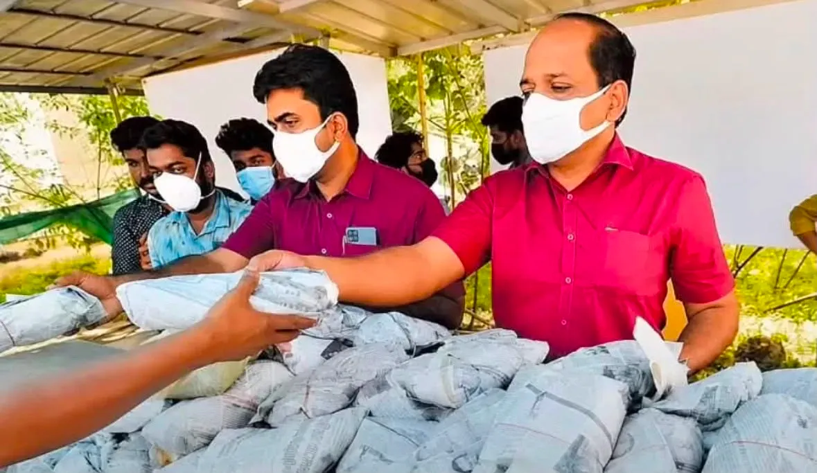 Kerala hospitals to get Community Kitchens, ban party banners in food drives