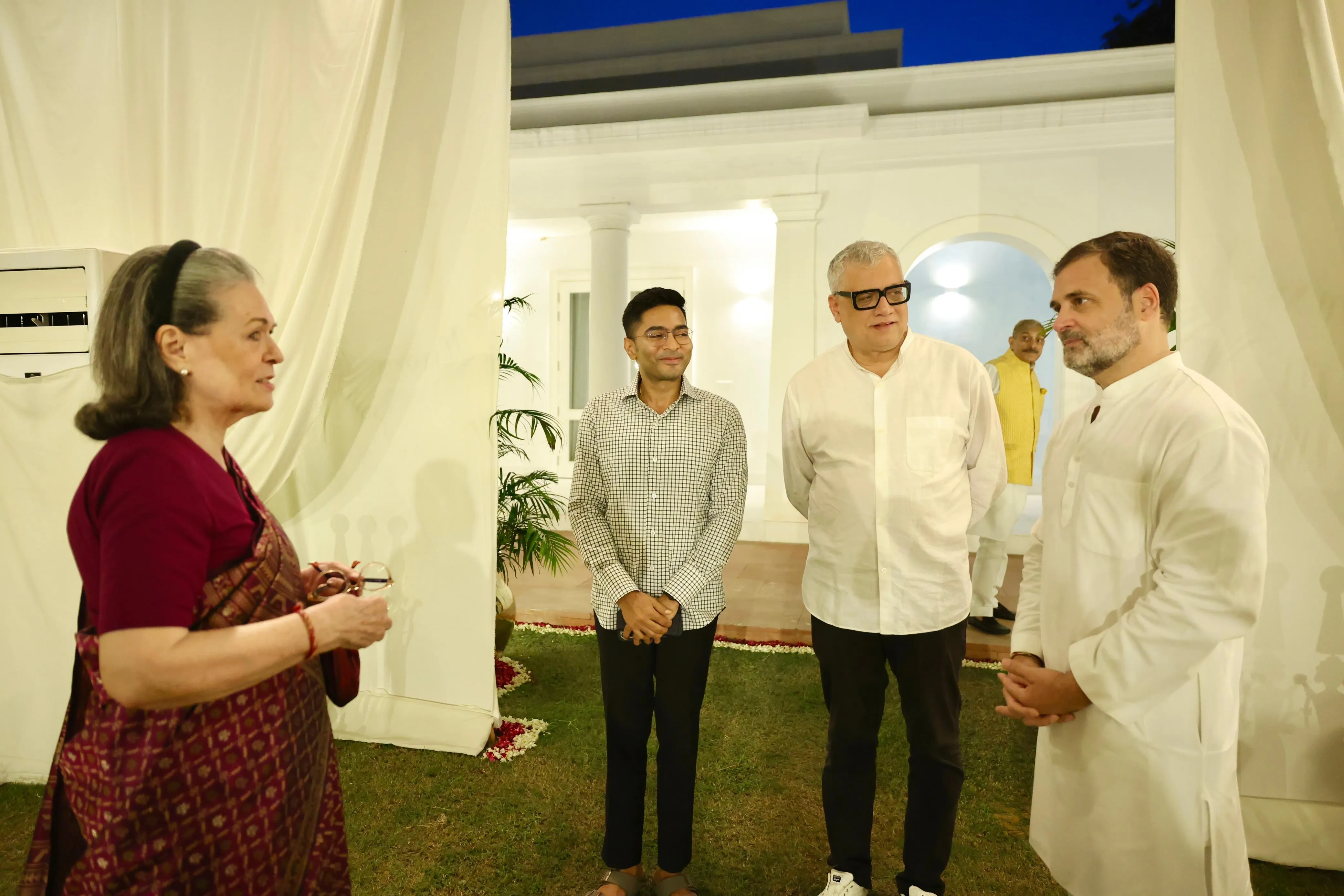 Is Confusion Plaguing Bengal Congress as Central Leadership Approaches Trinamool?