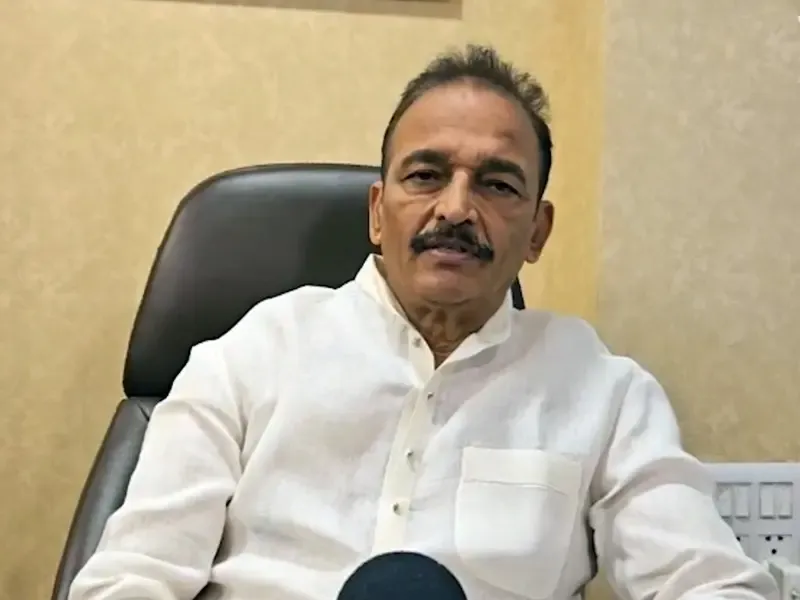 Did a Congress Leader Just Link Shah Rukh Khan's Award to Muslim Votes?