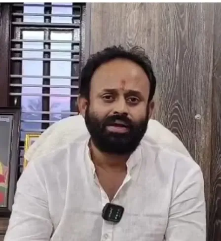 What prompted Congress to seek clarification after an alleged abuse incident involving a Municipal Commissioner in Karnataka?