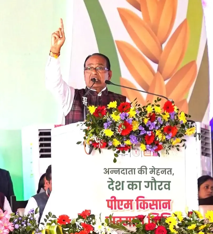 क्या कांग्रेस बोझ बन गई है, जिसके साथ जाती है, वो भी डूब जाता है? : शिवराज सिंह चौहान