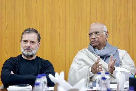 Congress launches nationwide paper leak campaign, Rahul to lead student rallies