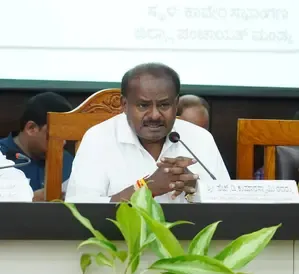 Congress centenary session: Fake Gandhis flaunting themselves in Belagavi at taxpayers' expense, says Kumaraswamy (Ld) 