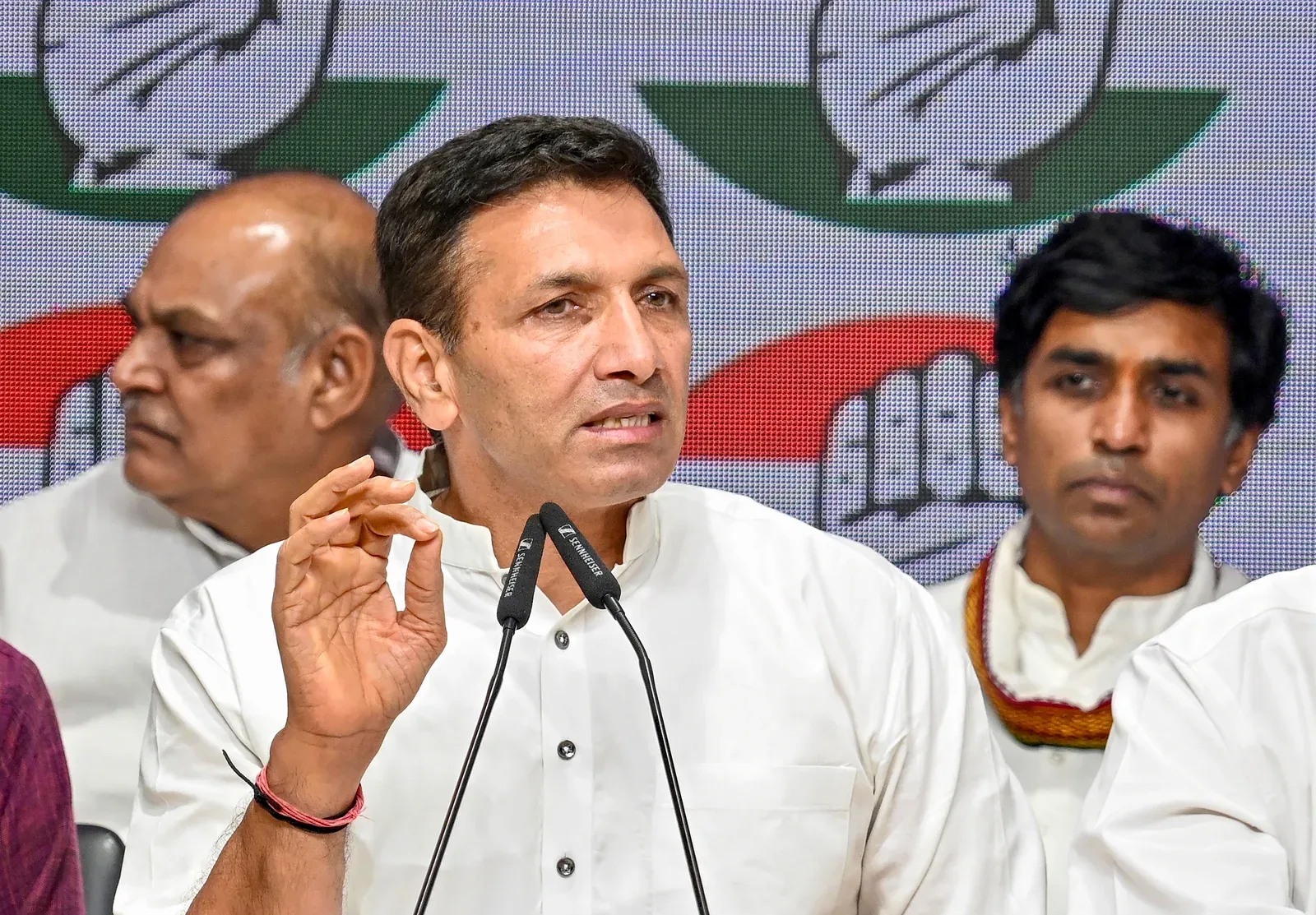 Congress demands President's rule in MP over Vijay Shah prosecution block