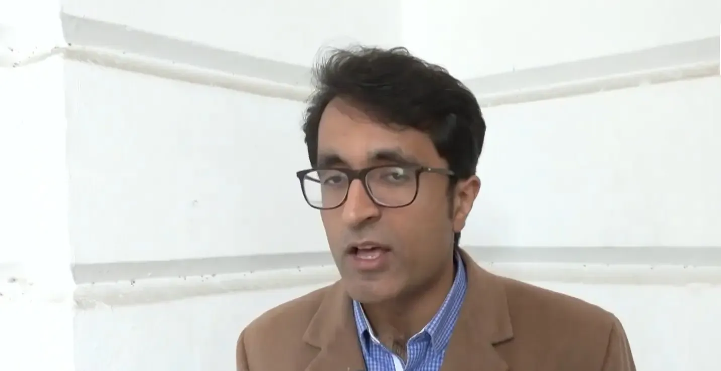 क्या कांग्रेस के अंदर 'ब्रीफकेस मॉडल' गांधी परिवार के भ्रष्टाचार को उजागर करता है?