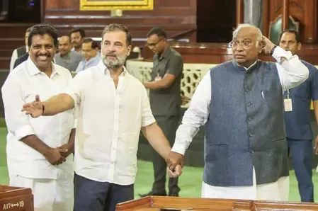 कांग्रेस के खिलाफ सुप्रीम कोर्ट में पीआईएल दायर, पार्टी की मान्यता रद्द करने की मांग