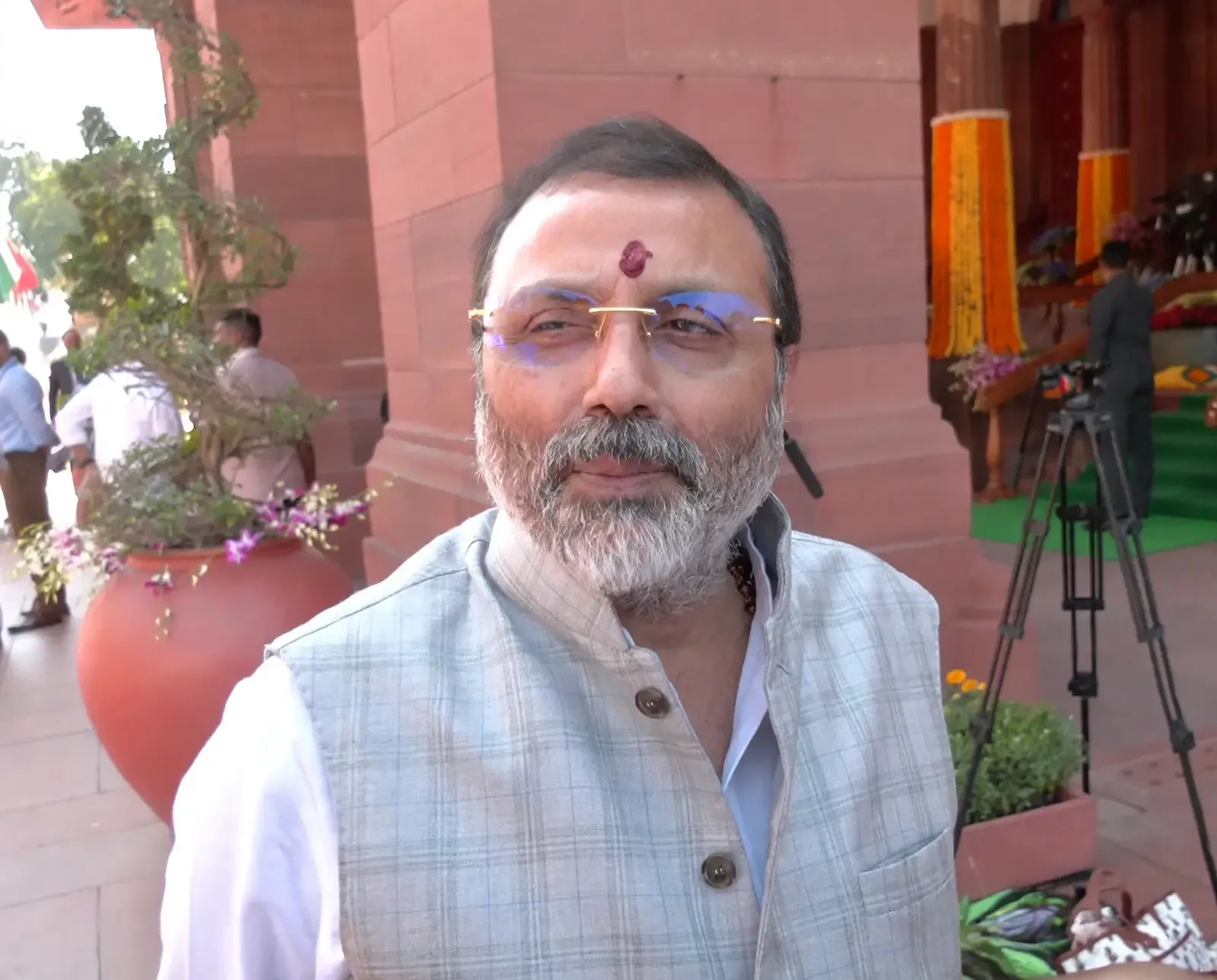 निशिकांत दुबे का कांग्रेस पर हमला: 'लगातार हार से उबर न पाने पर अभद्र भाषा का सहारा'
