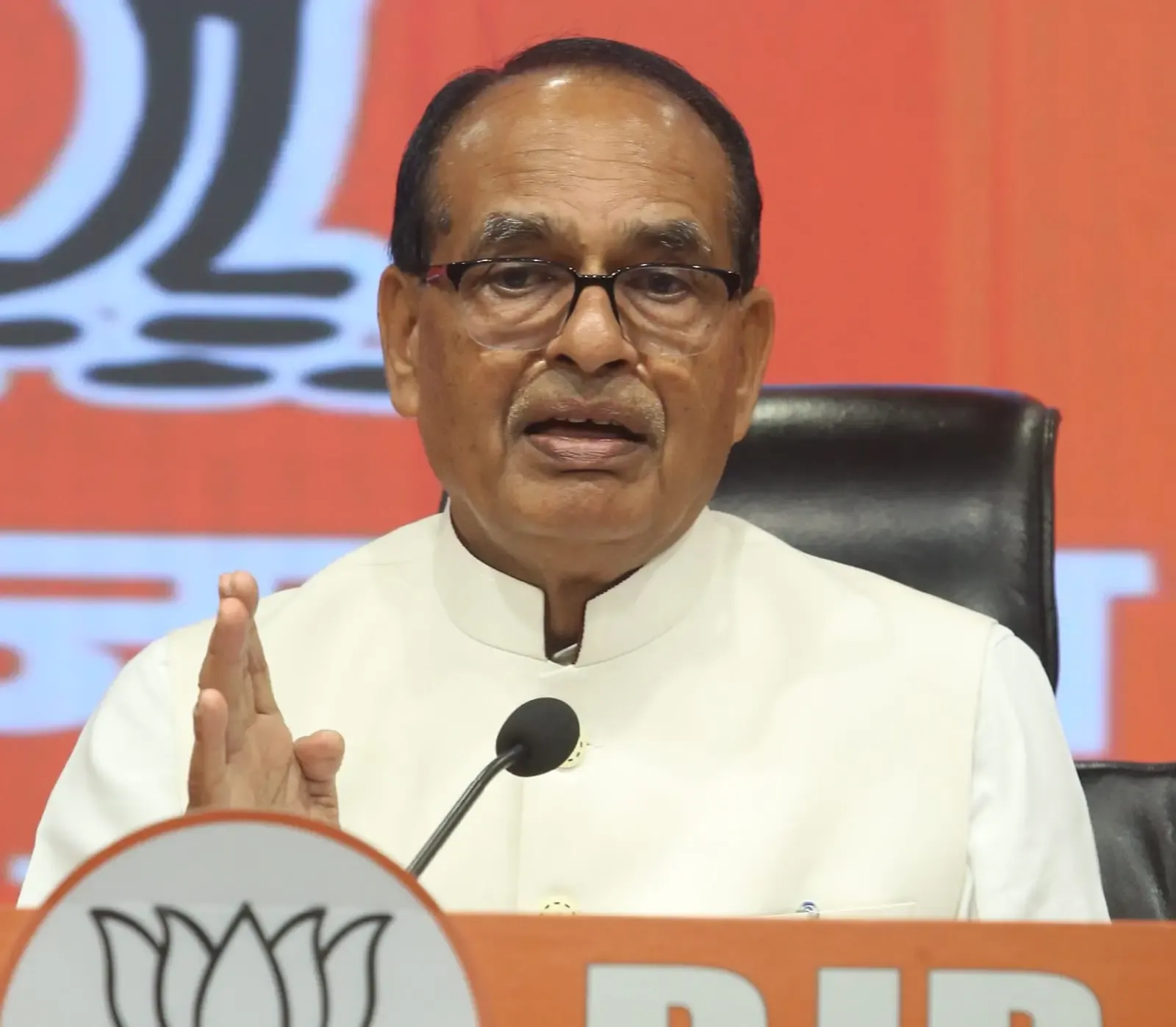 Shivraj Chouhan slams Congress as 'directionless', blames leadership for poll losses