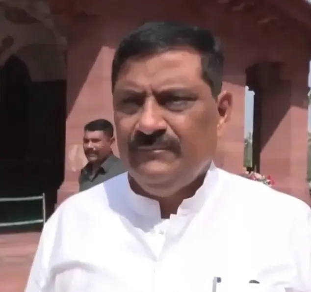 कांग्रेस सांसद प्रद्युत बोरदोलोई का इस्तीफा: एनडीए सांसदों का कहना- नेता डूबती नाव से कूद रहे हैं