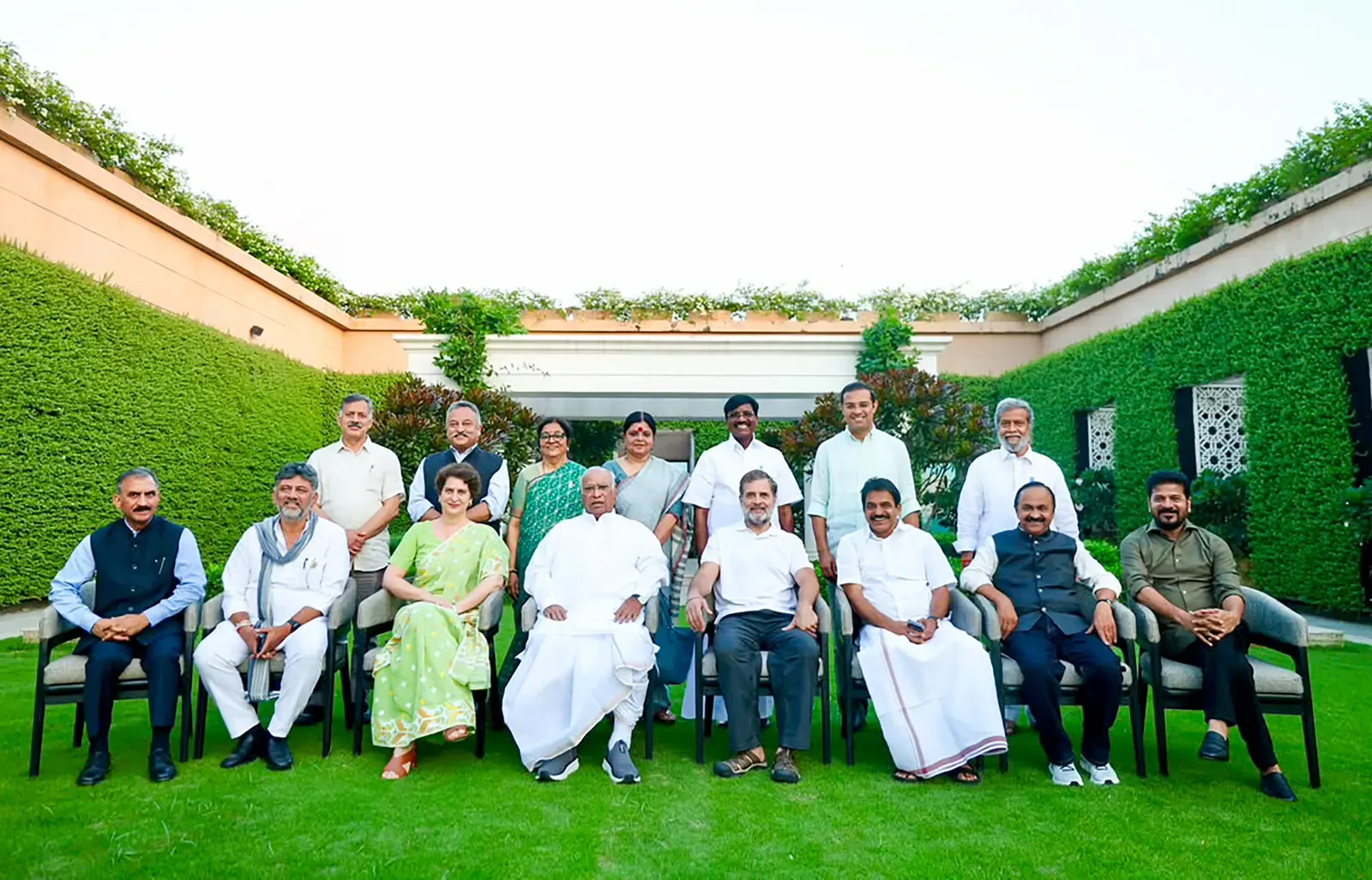 CWC बैठक में राहुल गांधी ने उठाया चुनाव आयोग की निष्पक्षता का मुद्दा, ज्ञानेश कुमार के इस्तीफे की माँग