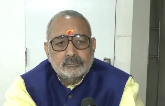 गिरिराज सिंह का तीखा हमला: राहुल गांधी, खड़गे और अखिलेश यादव पर वोट बैंक की राजनीति का आरोप