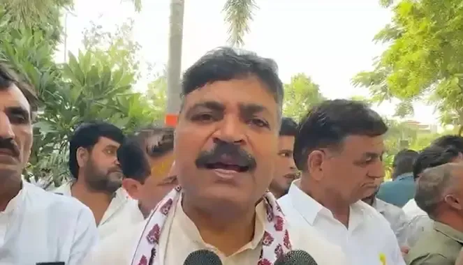 टीकाराम जूली का भाजपा सरकार पर हमला: ₹3,000 करोड़ पंचायत फंड रोकने और वोटर लिस्ट से 13 करोड़ नाम काटने के आरोप