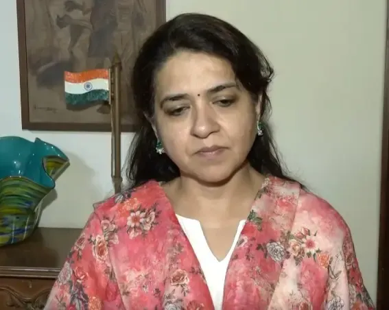 शिवसेना नेता शाइना एनसी का कांग्रेस पर प्रहार- एलपीजी संकट पर कब तक करेंगे झूठ?