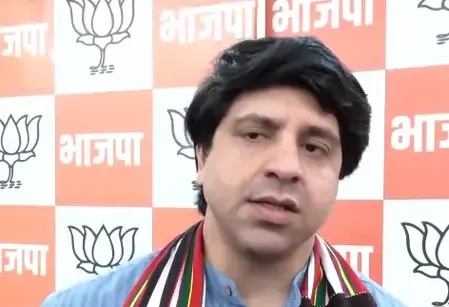 कांग्रेस परिवार तंत्र को ऊपर रख संवैधानिक संस्‍था का अपमान करती है: शहजाद पूनावाला