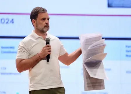 कांग्रेस सांसद राहुल गांधी का नया आरोप- वेबसाइट बंद कर सबूत मिटा रहा चुनाव आयोग