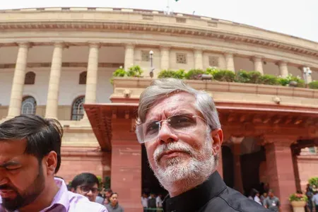  कांग्रेस सांसदों ने सदन में अमित शाह का मांगा जवाब, कहा-गृह मंत्री उपस्थित होकर हर मामले पर दें जवाब