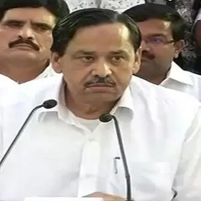 What prompted former UP minister Nasimuddin Siddiqui to resign from Congress?