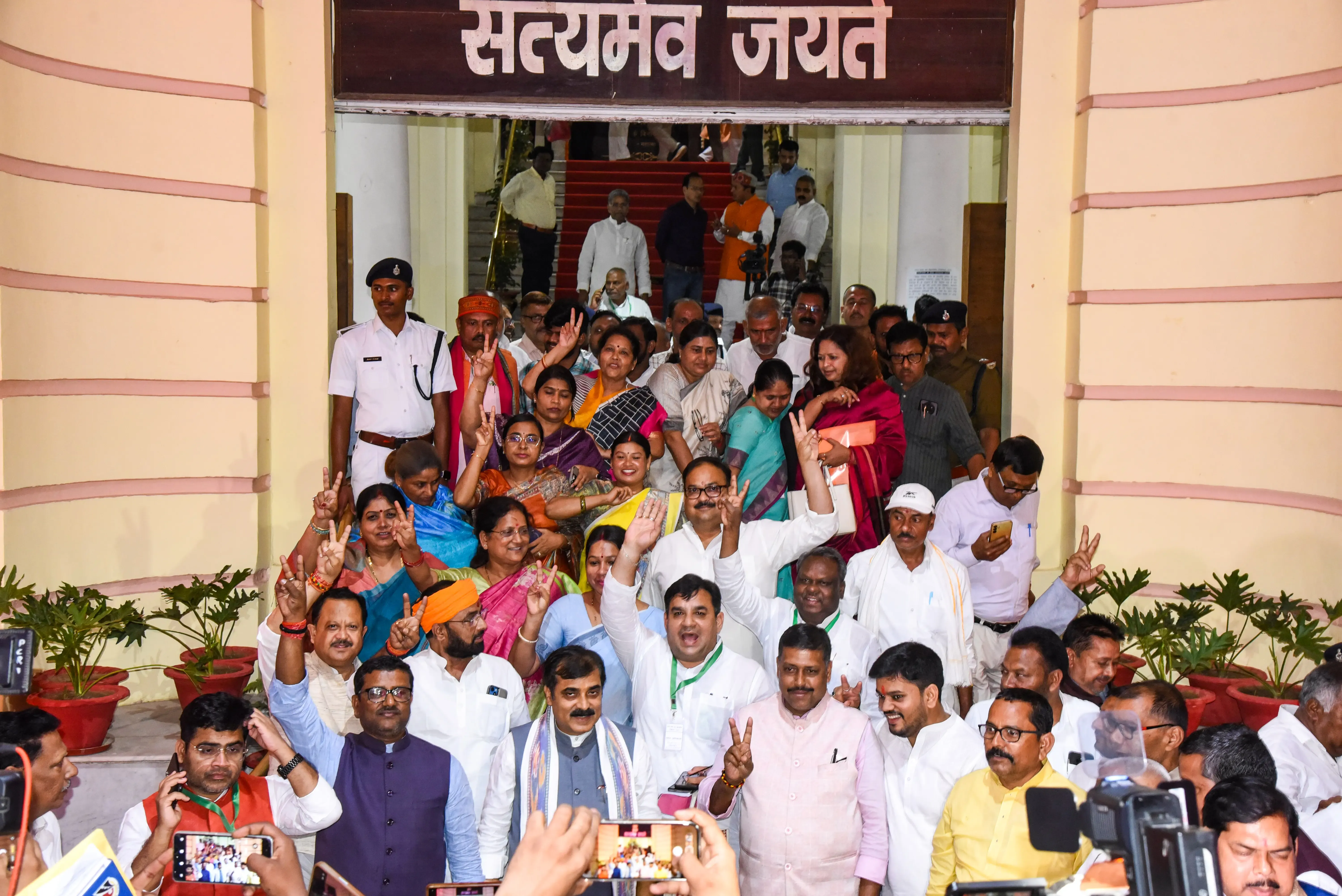 पटना: कांग्रेस विधायक सुरेंद्र कुशवाहा ने राज्यसभा चुनाव को लेकर उठाए गंभीर सवाल