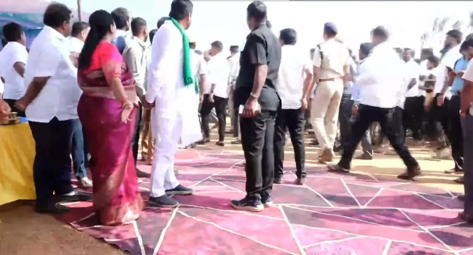 Why Did Congress Workers Disrupt the Railway Overbridge Ceremony in Karnataka?