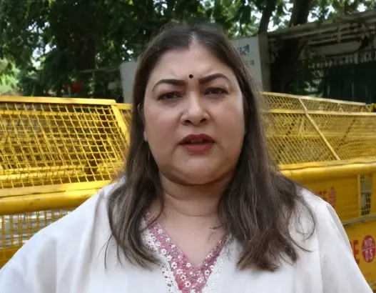 राहुल-प्रियंका की हिरासत पर कांग्रेस का हमला: 'नेता प्रतिपक्ष के साथ ऐसा बर्ताव अस्वीकार्य'