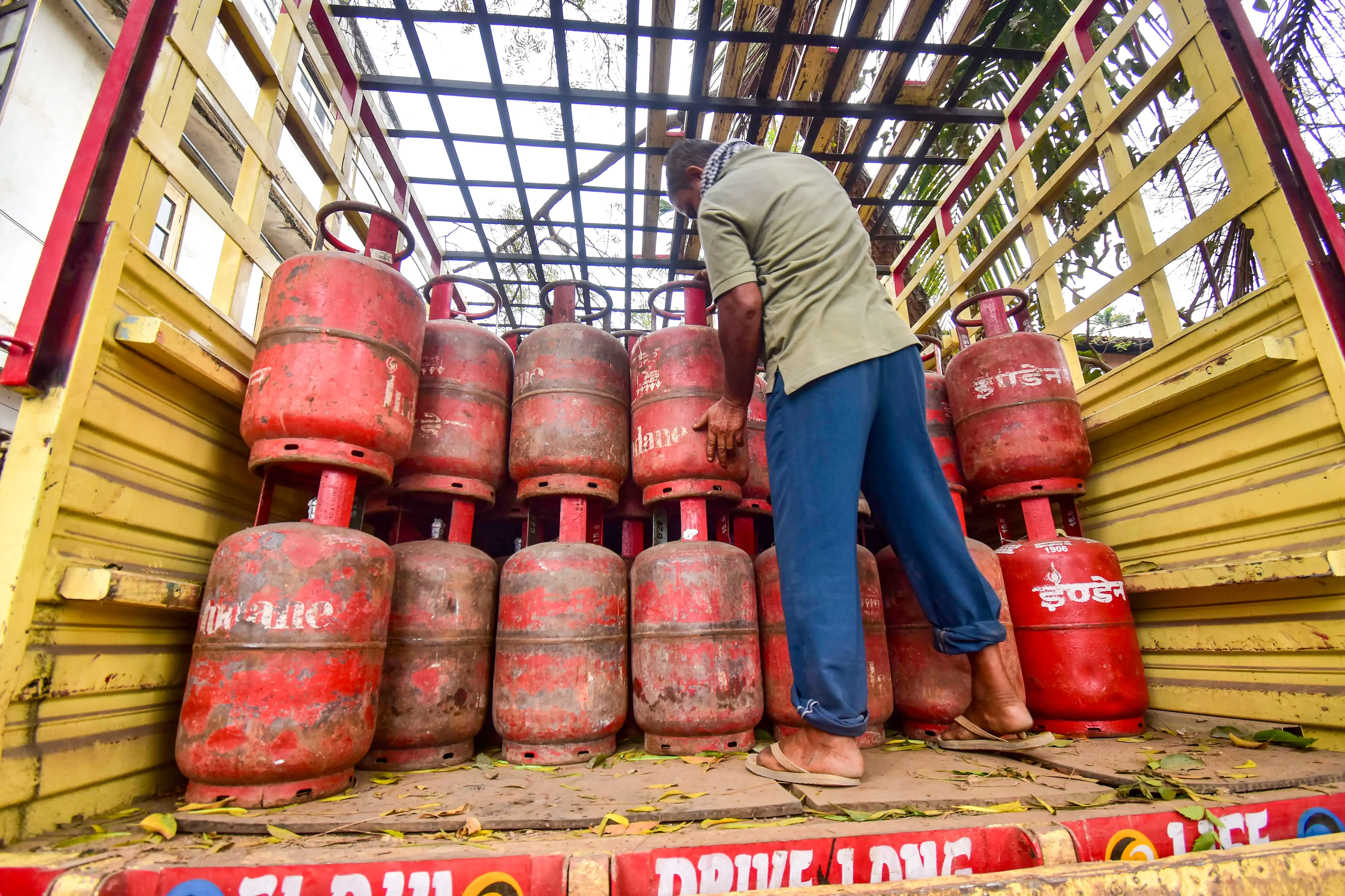 एलपीजी आपूर्ति को बनाए रखने के लिए निरंतर प्रयास, आम नागरिकों को प्राथमिकता: नितिन खारा