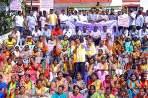 Kharge Calls for Fair Investigation in Contractor's Suicide as Karnataka BJP Protests Statewide