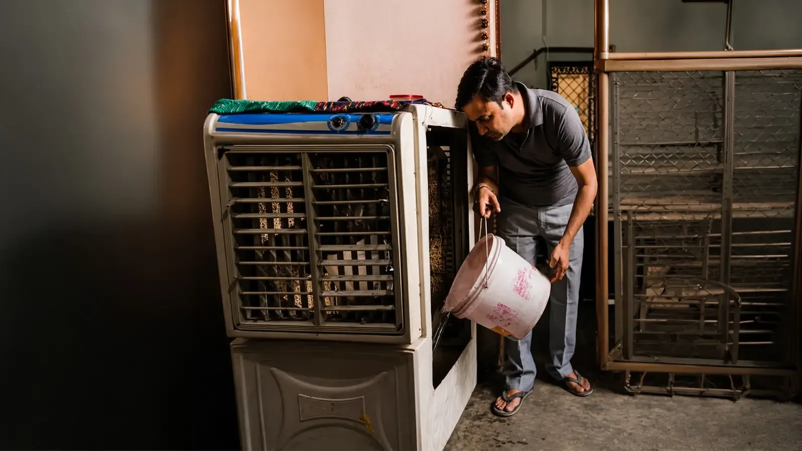 कूलर के पानी में फिटकरी डालें, बदबू और मच्छरों से पाएं छुटकारा — जानें सही तरीका