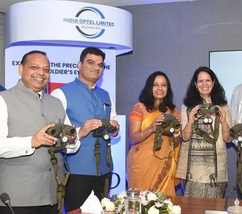भारत ऑप्टेल की स्वदेशी 'गरुड़' दूरबीन लॉन्च: रक्षा तकनीक अब आम नागरिकों के लिए