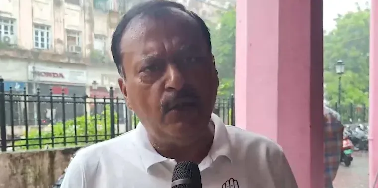 चुनाव आयोग पर सवालों के बीच ट्रंप के बयान को प्रचारित करने पर विपक्ष का हमला