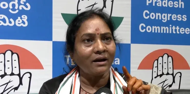 दलित सीएम के वादे पर केसीआर को घेरा, कांग्रेस नेता इंदिरा शोभन बोलीं — पहले जवाब दें, फिर सवाल करें