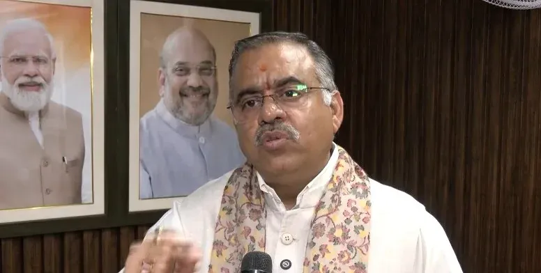 1984 दंगों के दोषियों संग खड़े रहे केजरीवाल, अब सवाल पूछ रहे हैं: तरुण चुघ का पलटवार