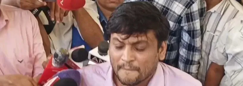 सीजेपी में कोर कमेटी विवाद: अभिजीत दिपके के घर के बाहर धरने पर बैठे युवा कार्यकर्ता, परिवारवाद का आरोप