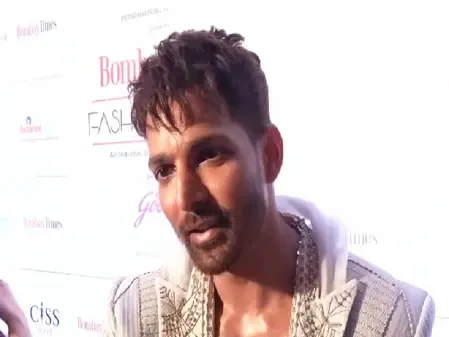 कोविड के वर्षों बाद रैंप पर उतरे हर्षवर्धन राणे, शानदार आउटफिट में आए नजर