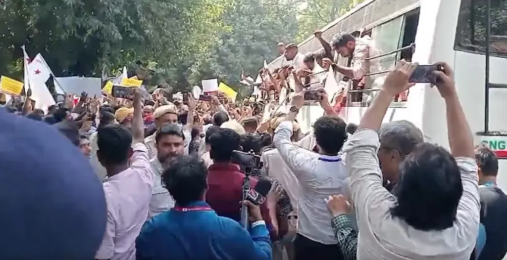 जंतर-मंतर पर छात्र-युवा प्रदर्शनकारियों की हिरासत की सीपीआई (एम) ने निंदा की, सीईसी हटाने की माँग
