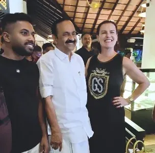 रोनाल्डो की बहन एल्मा एवेइरो से मिले केरल के CM वीडी सतीशन, फैंस का प्यार पहुँचाने का वादा