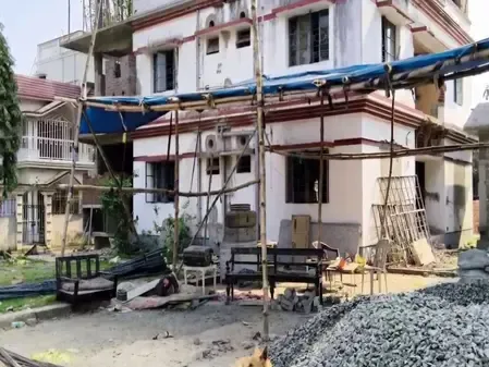 What Crude Bombs Were Discovered at a Hotel Owned by a Trinamool Leader in Birbhum?