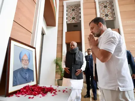 सीडब्ल्यूसी की बैठक से पहले राहुल गांधी ने मनमोहन सिंह को किया याद, 'जी राम जी' बिल को लेकर हुई चर्चा